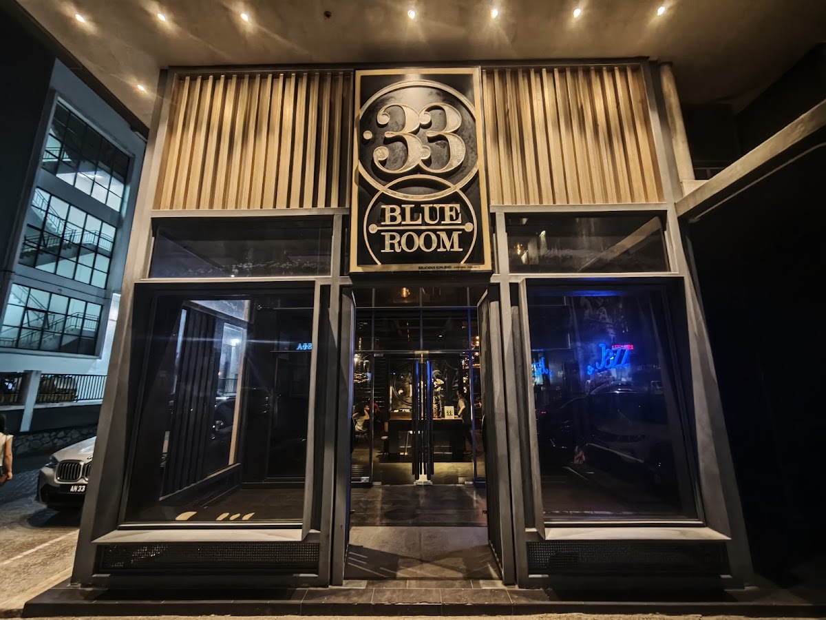 33 Blue Room