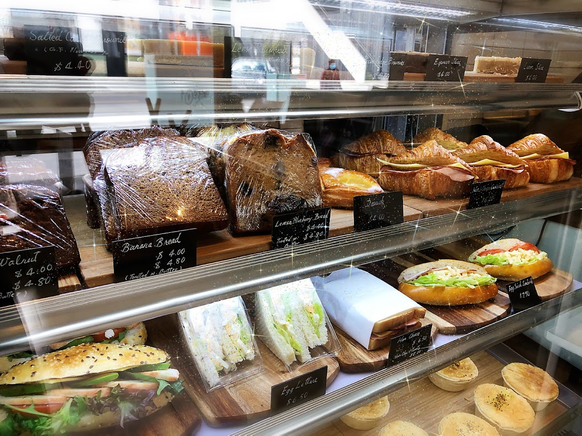 8 Layers Cafe