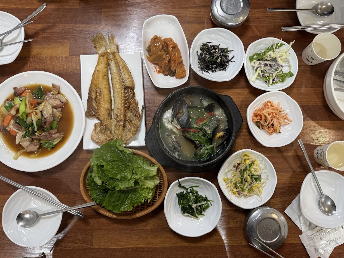 Abalone Porridge & Seafood Bowl Photos 2