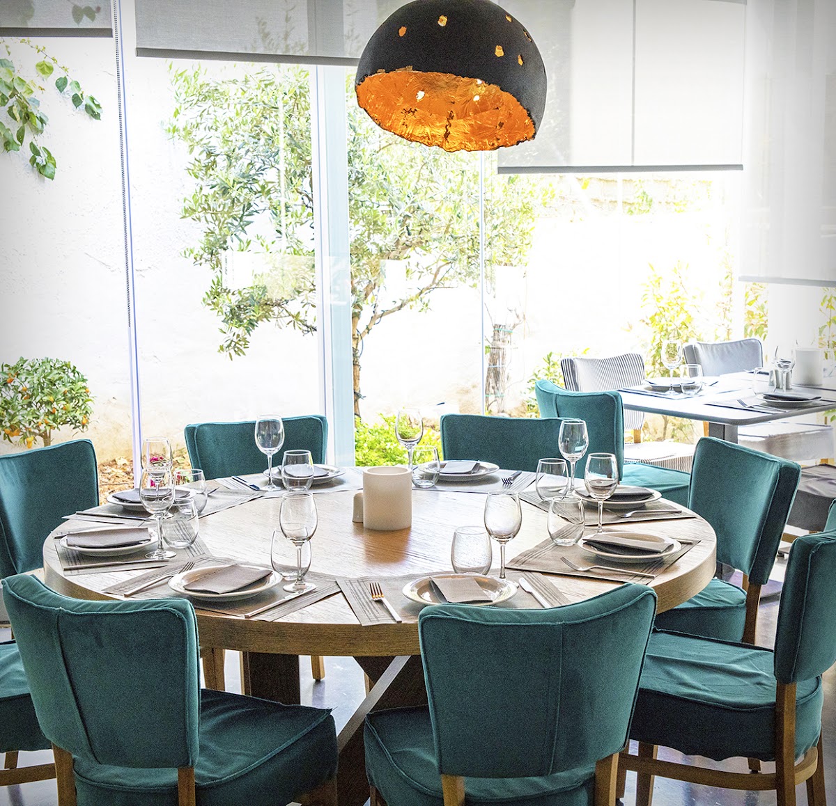 Akrovoli Restaurant & Oyster Bar
