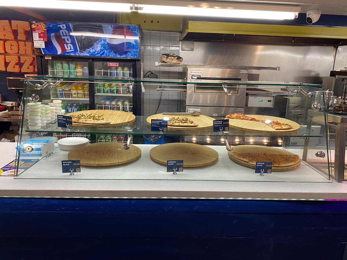 Aly's Pizza