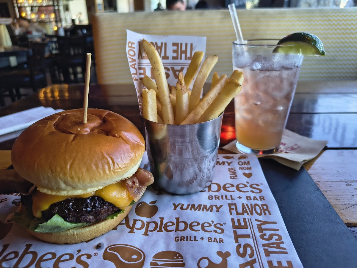 Applebee's Macroplaza Photos 2