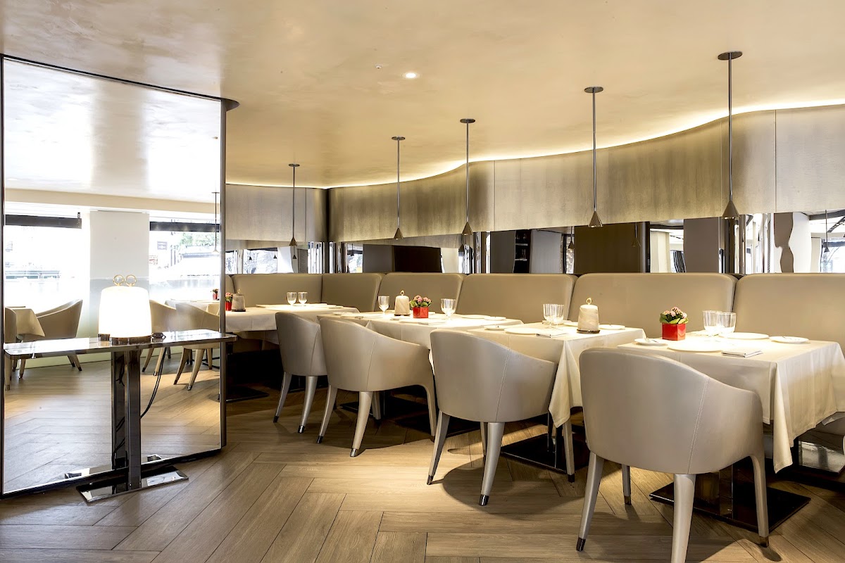 Armani/ristorante Paris