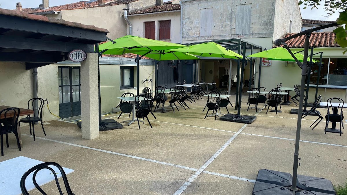 Au Jardin Public Bar Restaurant Photos 2