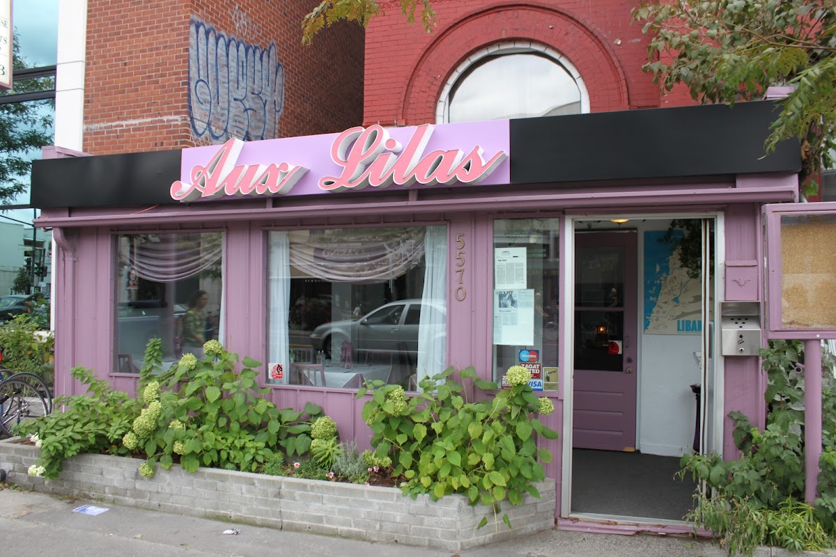 Aux Lilas