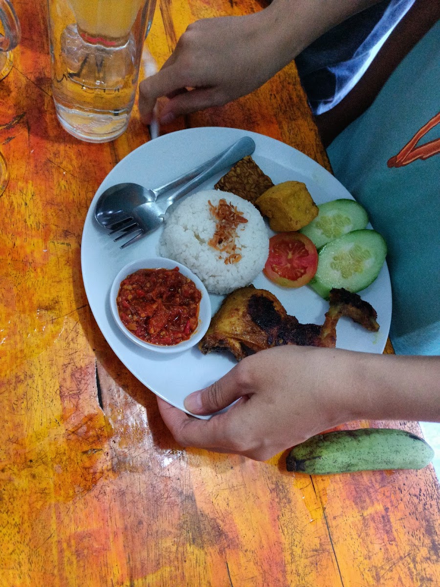 Awan Family Cafe & Resto Photos 9