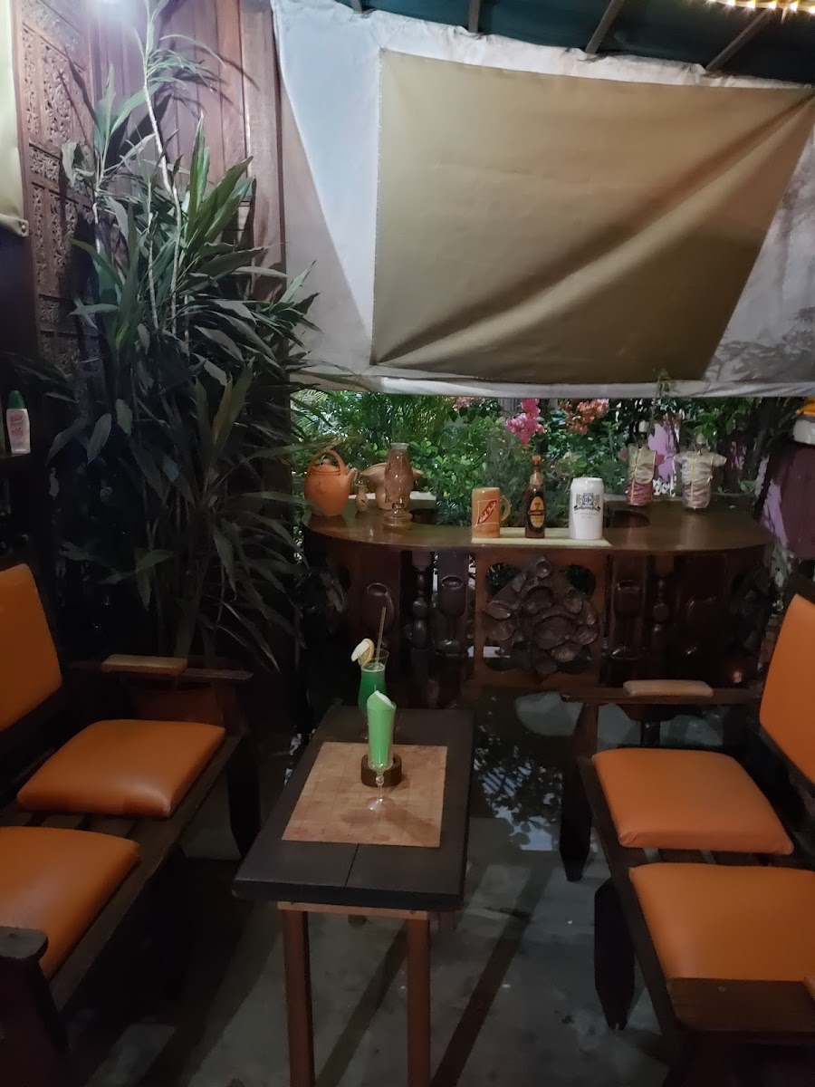 Backyard Bar And Grill