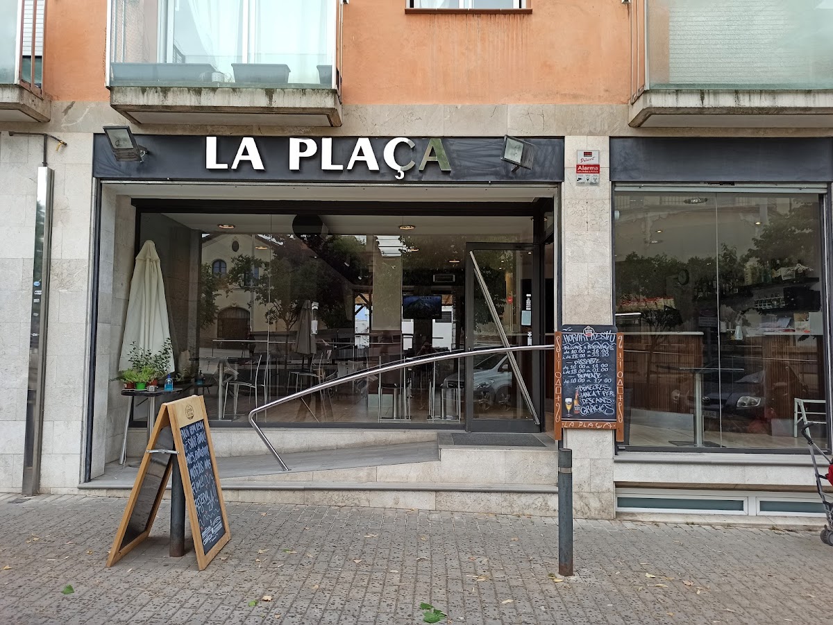 Bar La Plaça La Roca Photos 2