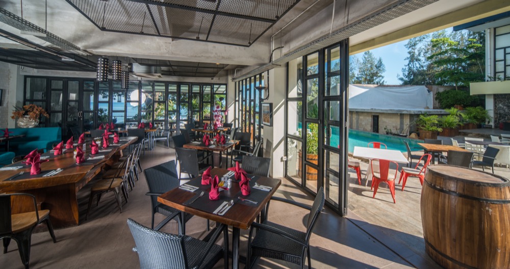 Beer And Barrel Kitchen N' Lounge