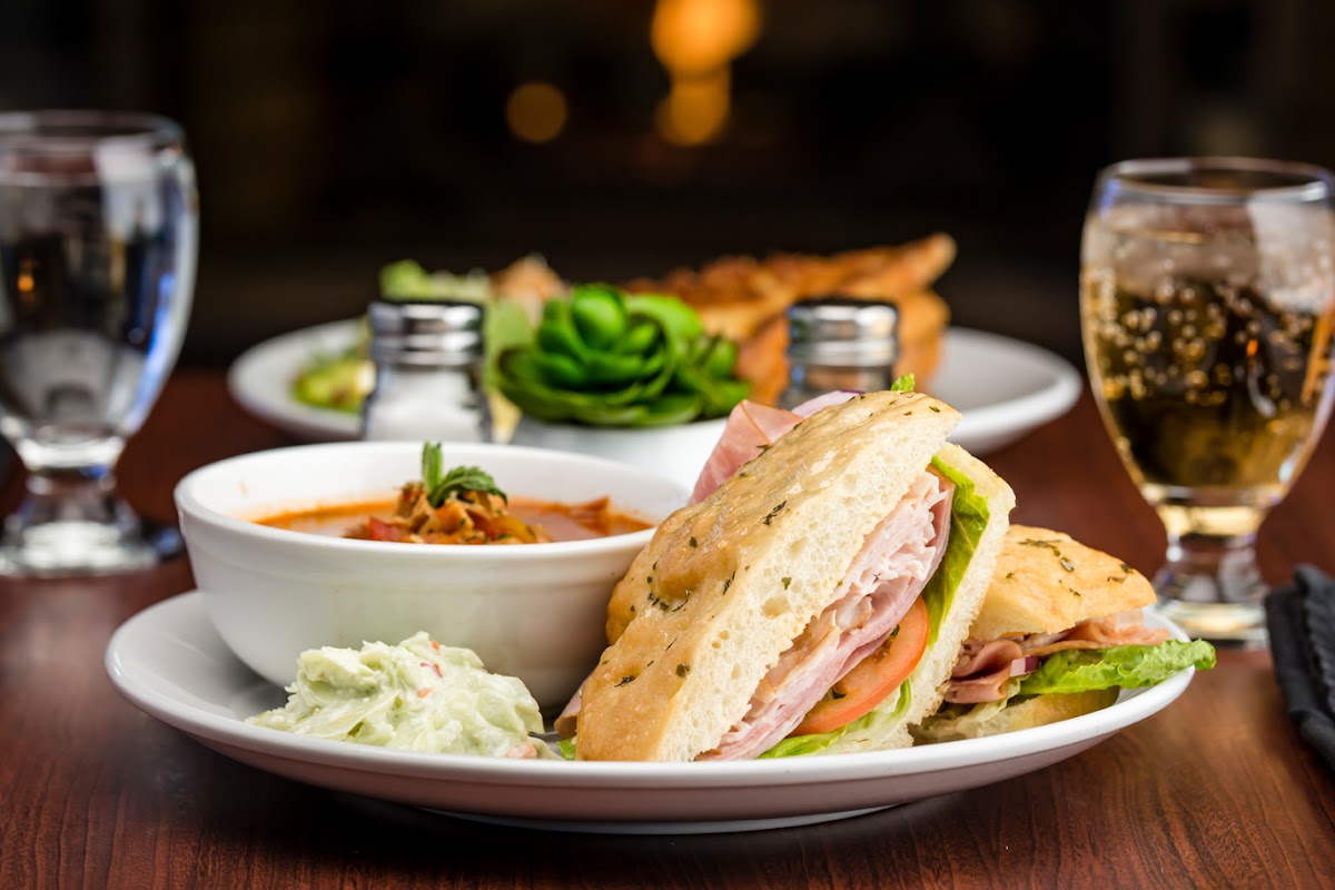 Bella's Casual Dining Photos 2