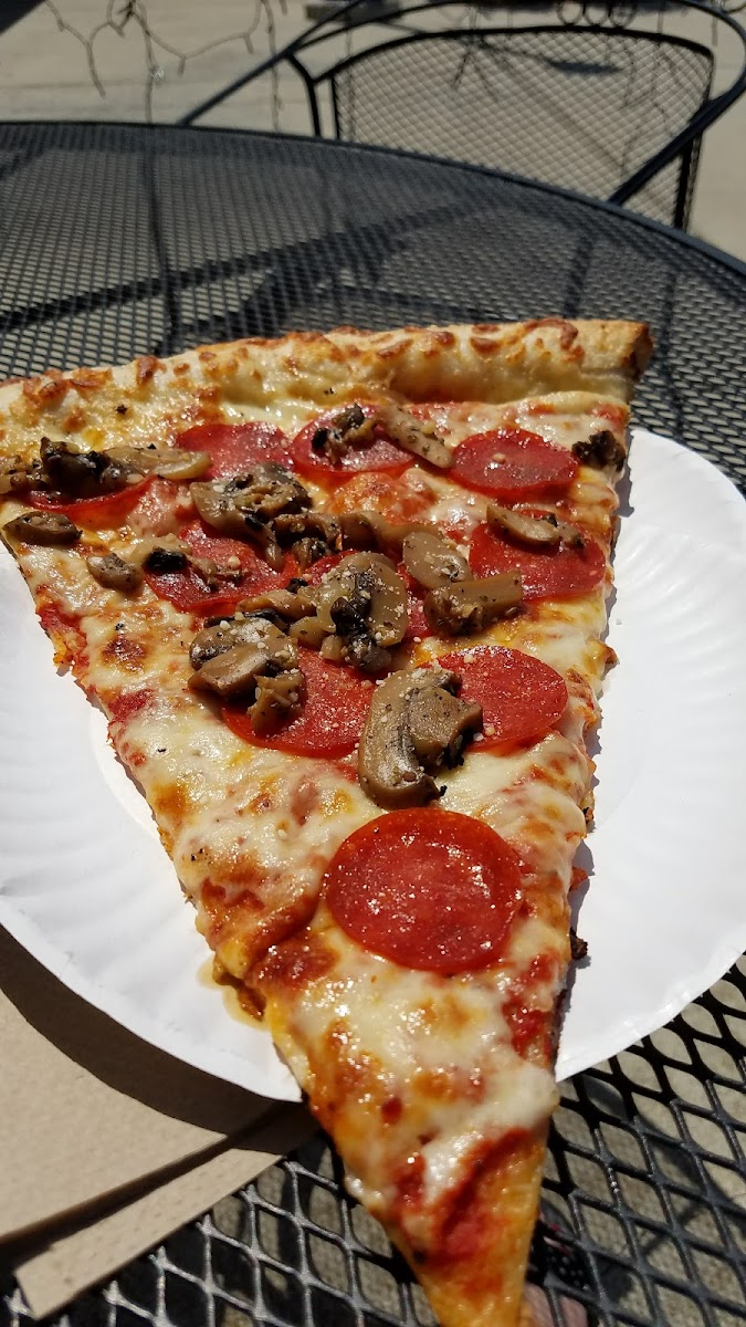 Benny Adelina's Pizza Photos 9