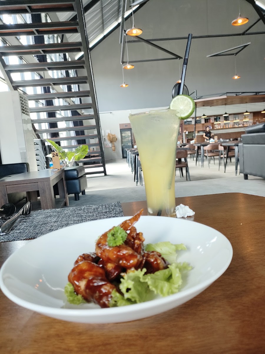 Berutz Bar & Resto Photos 9