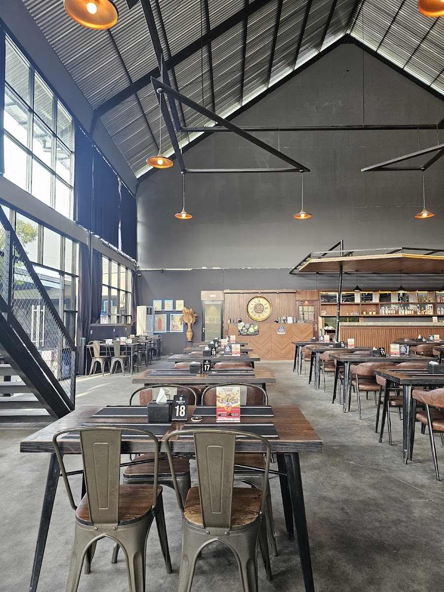 Berutz Bar & Resto Photos 2