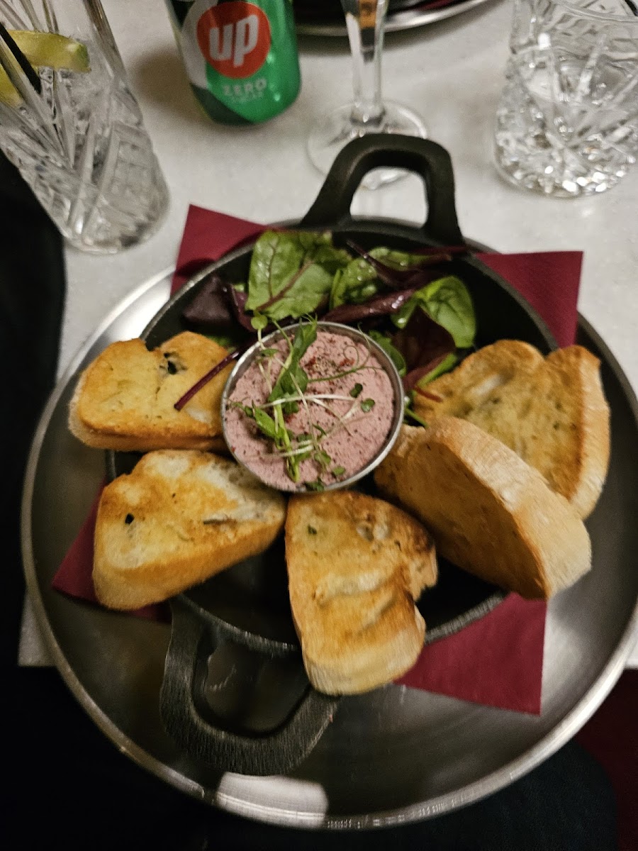 Boeuf And Coq Photos 9