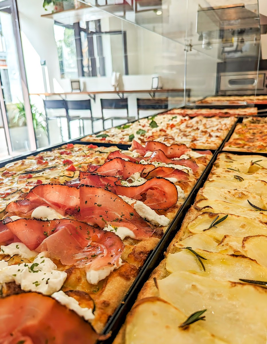 Bonanabi | Alberone Pizza Photos 9