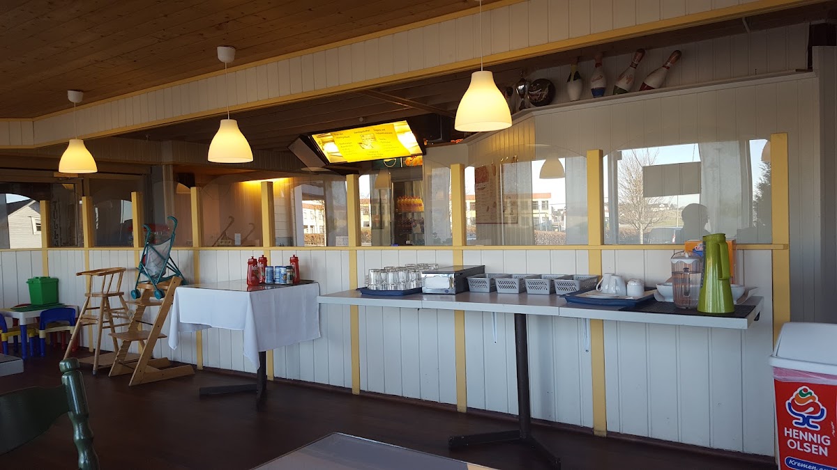 Bowlingen Cafe And Pub