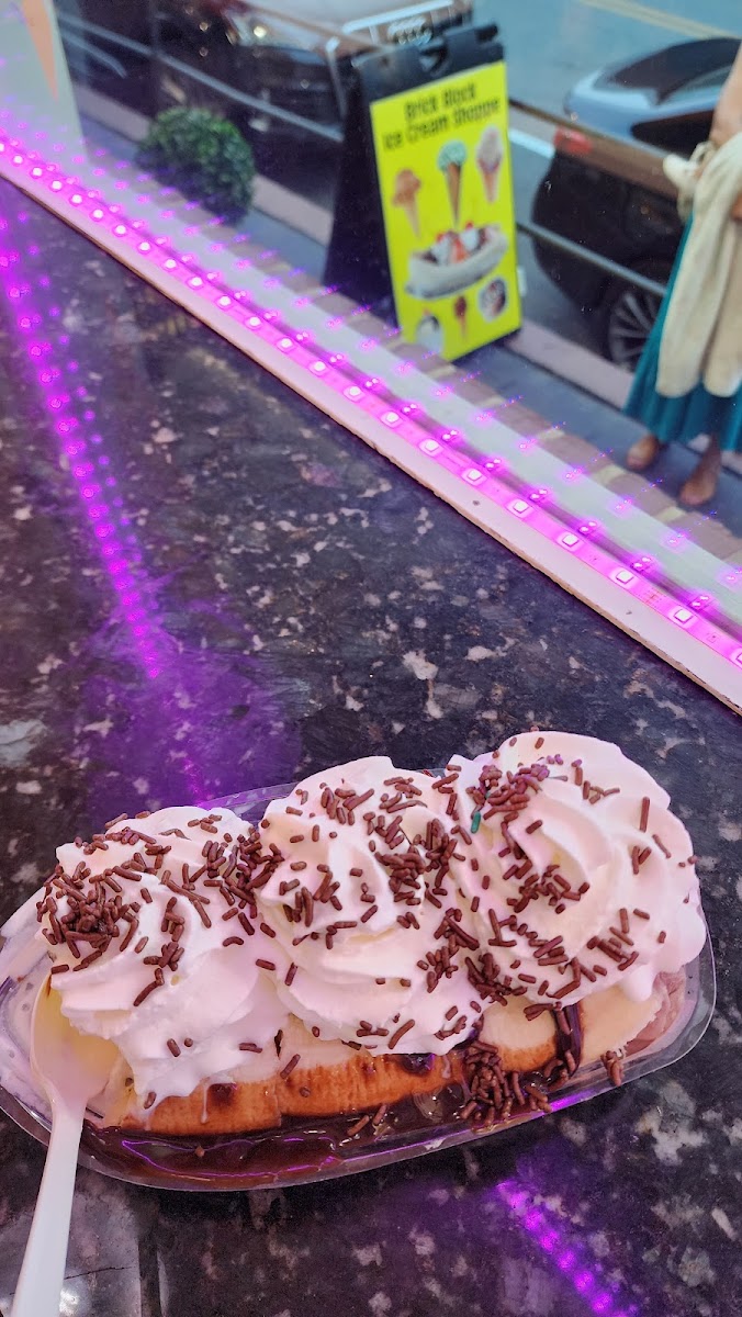 Brick Block Ice Cream And Crepe Shop Photos 9