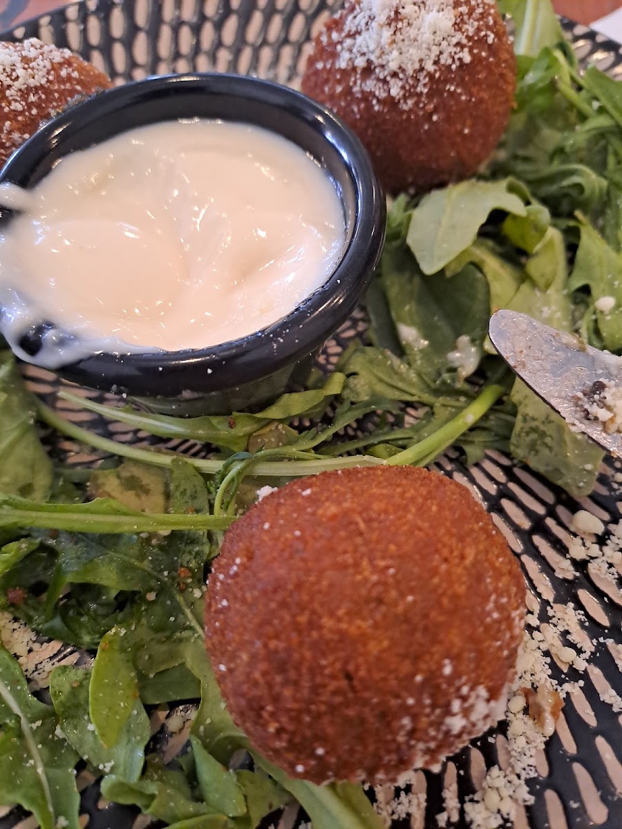 Bumble Bee Eatery Photos 9
