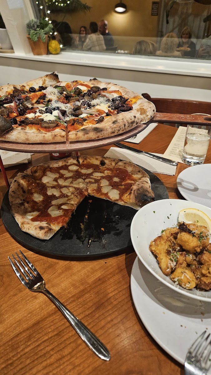 Buzzo's Wood Fired Pizzeria Photos 2