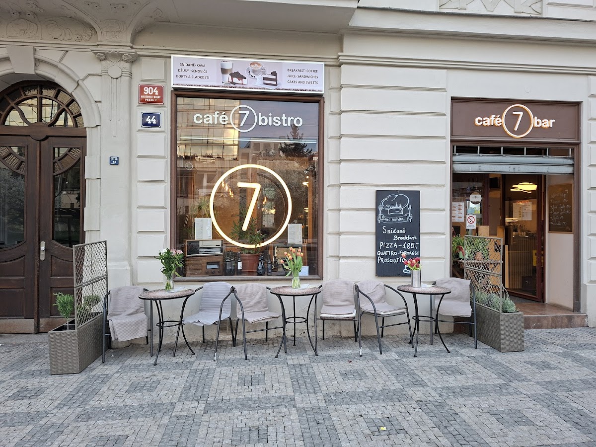 Cafe 7 Bar