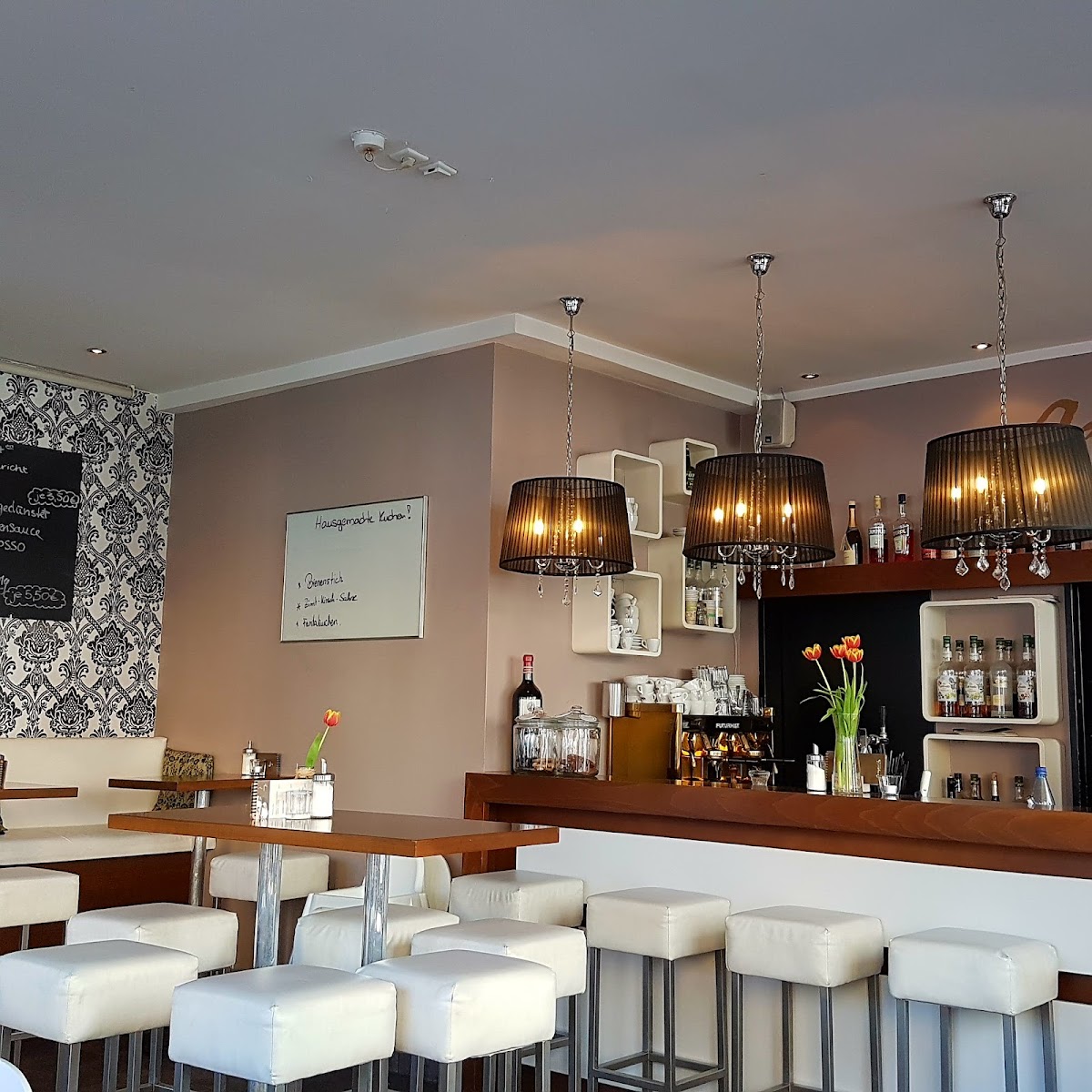 Cafe & Bar Caramel