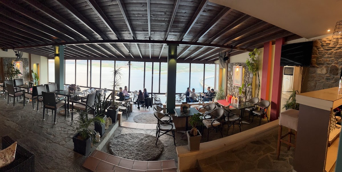 Cafe Bar 'river'