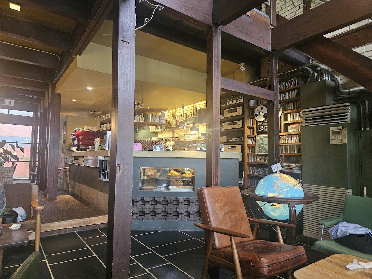 Cafe Bibliotic Hello!