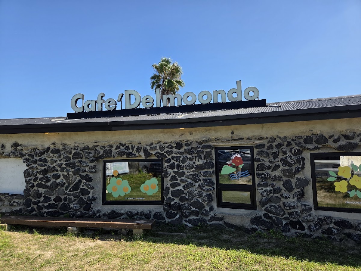 Cafe Del Moondo