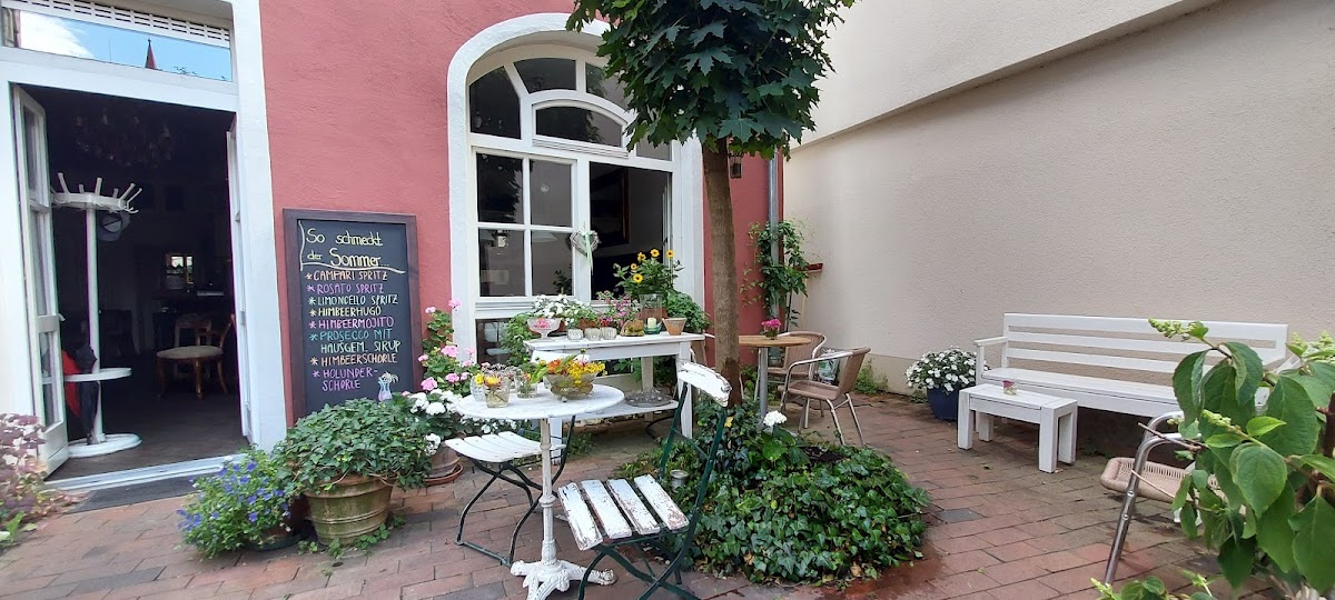 Cafe Omnibus Photos 2