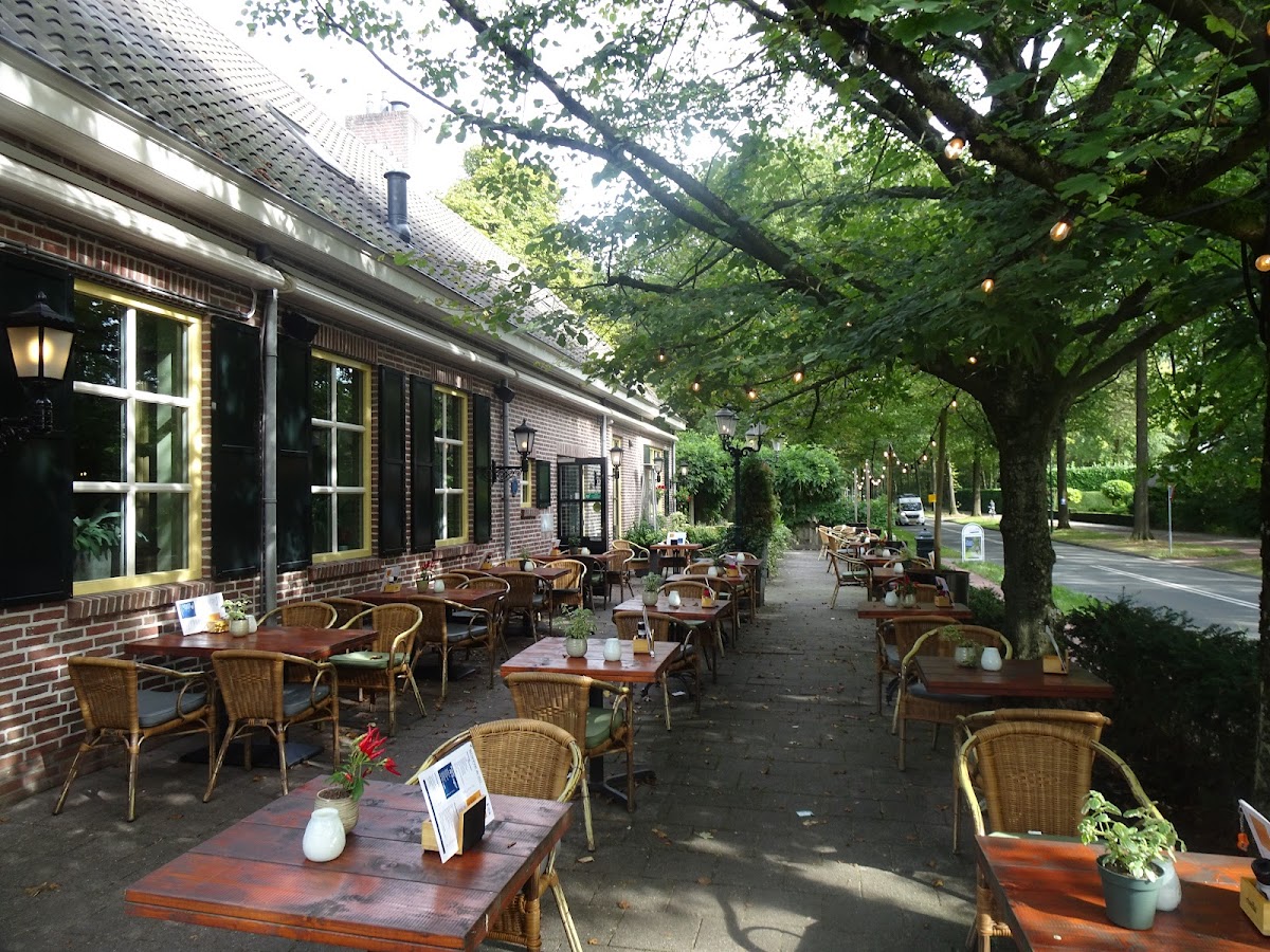 Café-Restaurant Den Heuvel/nieuwe Eigenaar
