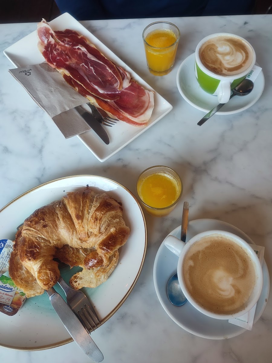 Cafetería Farigola - Desayunos Valladolid Photos 2