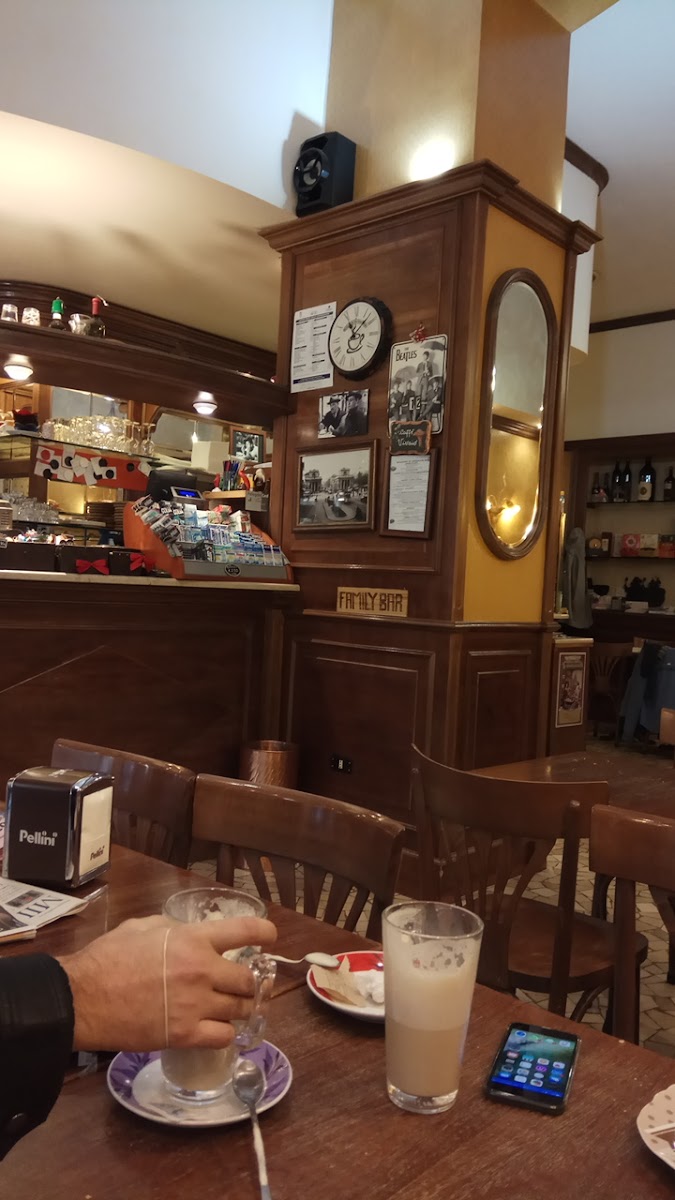 Caffė Di Via Vivaio Photos 2