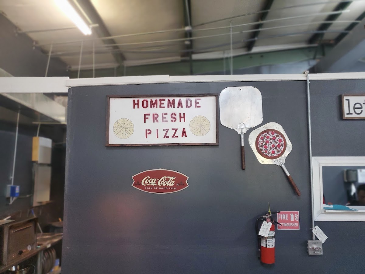 Cahoon's Pizza & Wings