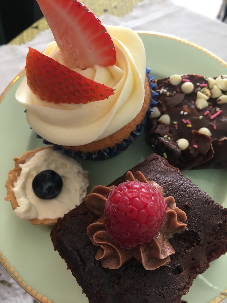 Cakestand And Crumb Photos 9