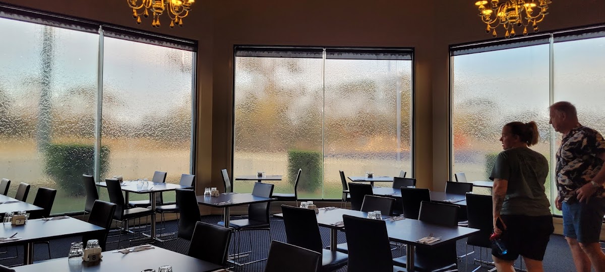 Cascades Bar & Restaurant