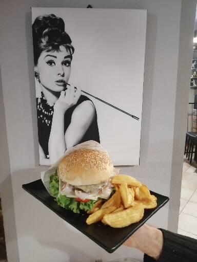 Celebrity – Bar Risto Burger Photos 2