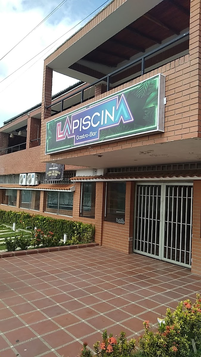 Centro Recreacional La Piscina Disco Bar