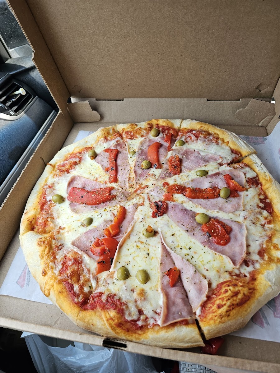 Chacho's Pizza & Subs Photos 2