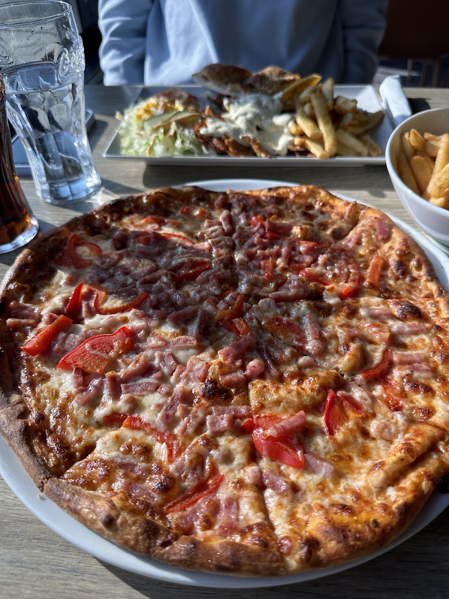 Charlie's Diner Photos 9