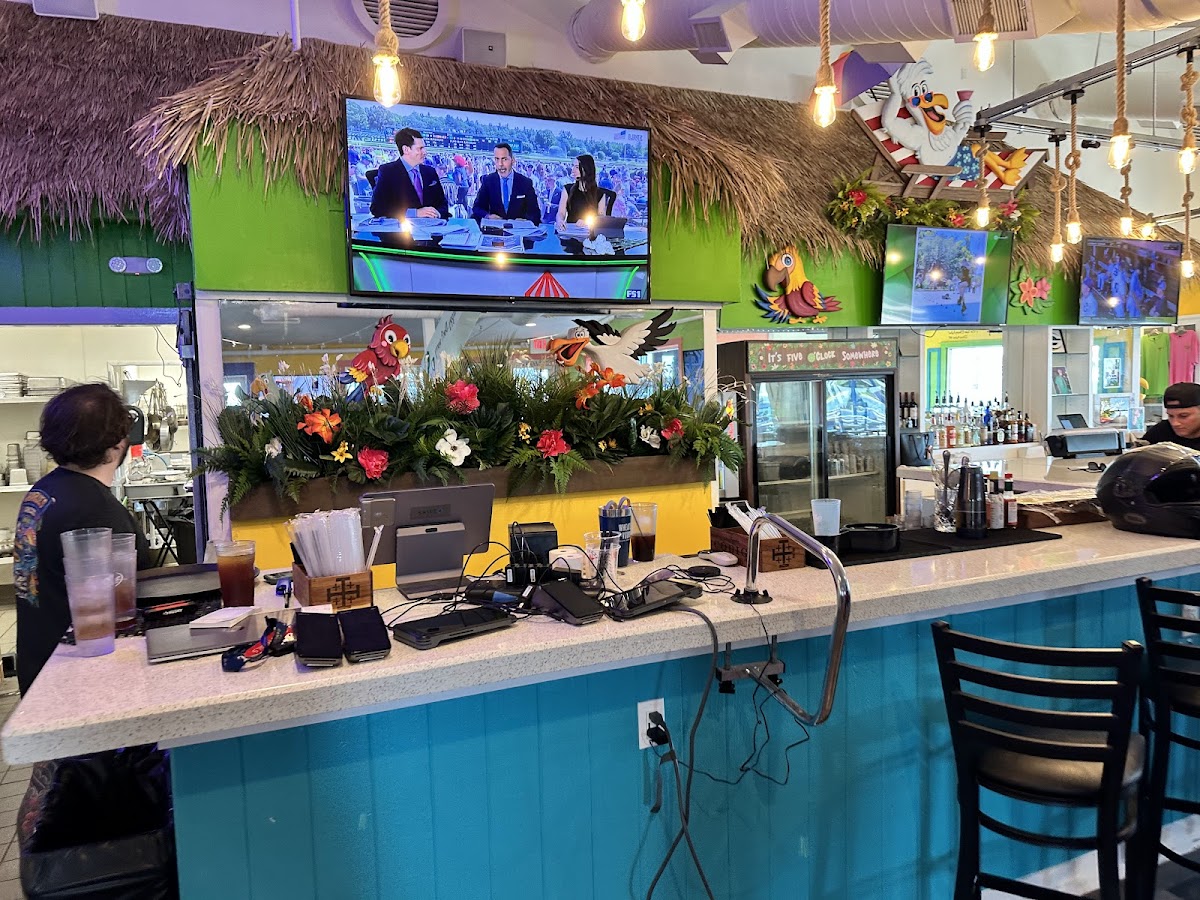 Charlie's Lakeside Bar And Grill