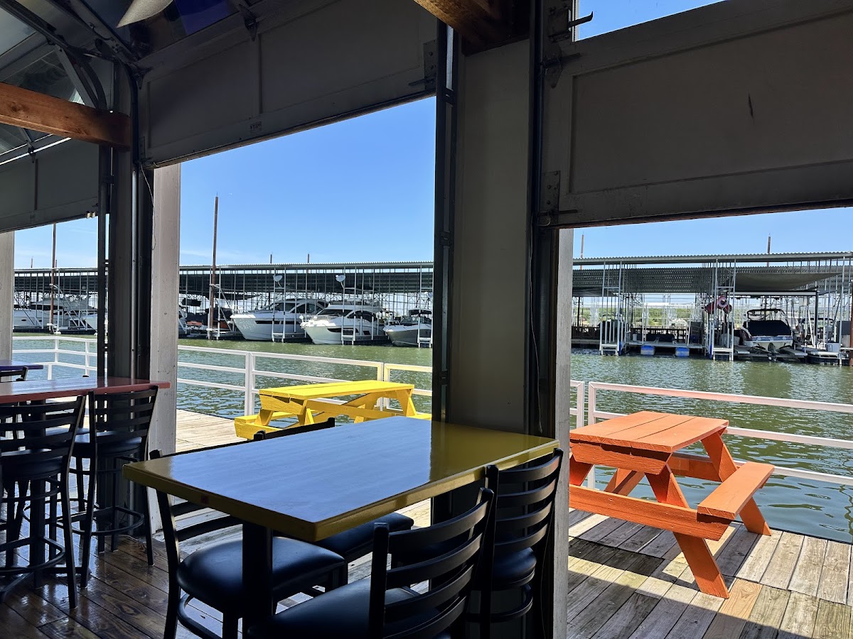 Charlie's Lakeside Bar And Grill Photos 2