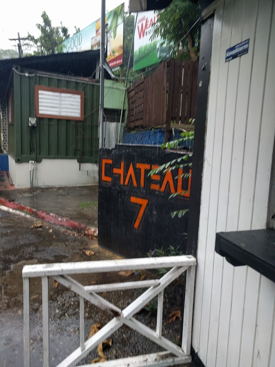 Chateau 7 Jerk Centre
