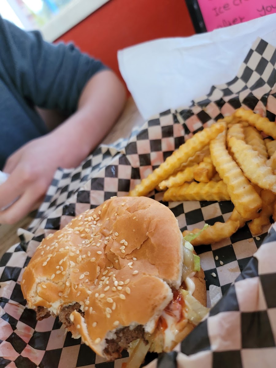 C&l Burger Photos 9