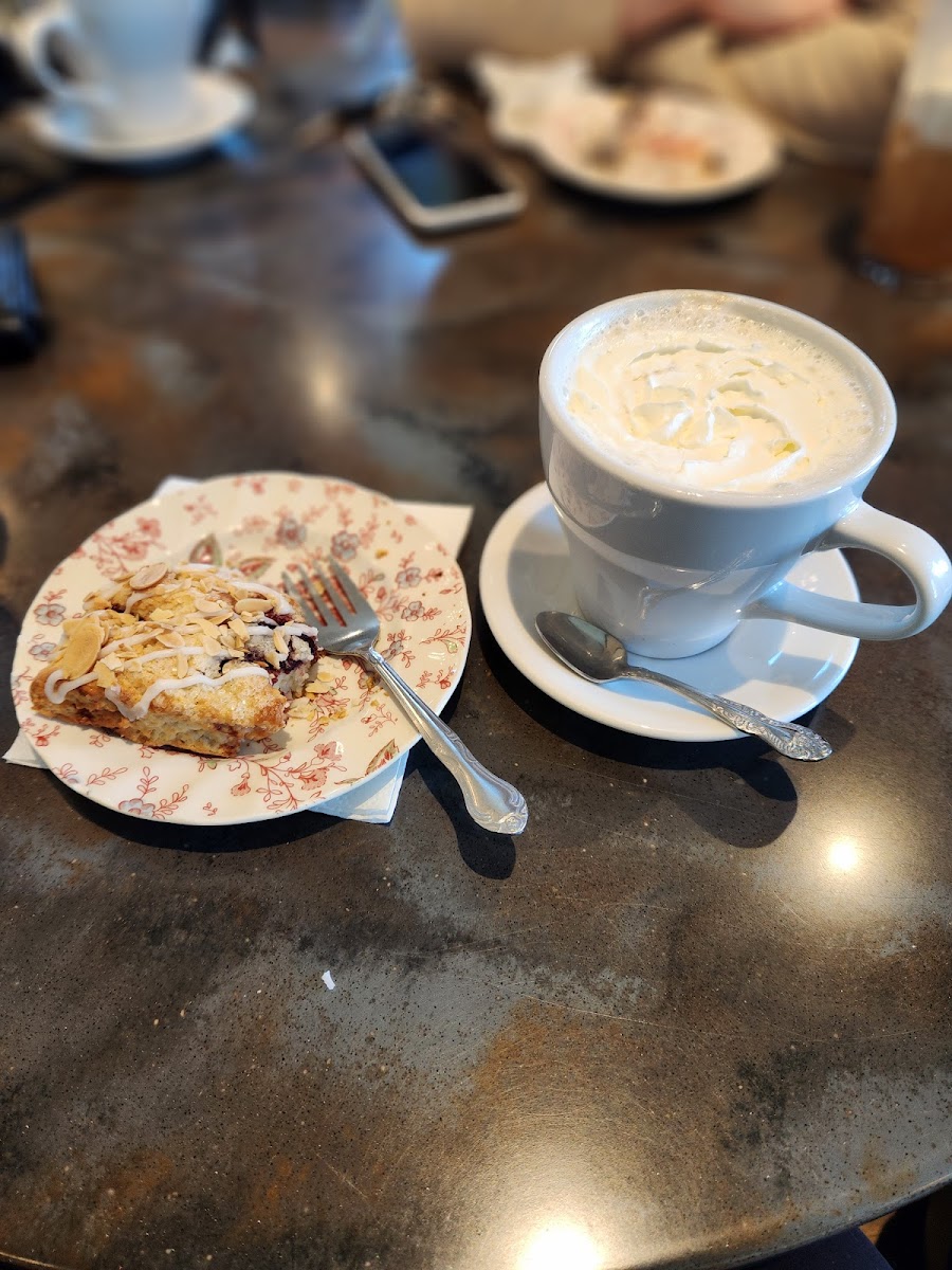 Crema Coffee House & Pastries Photos 9