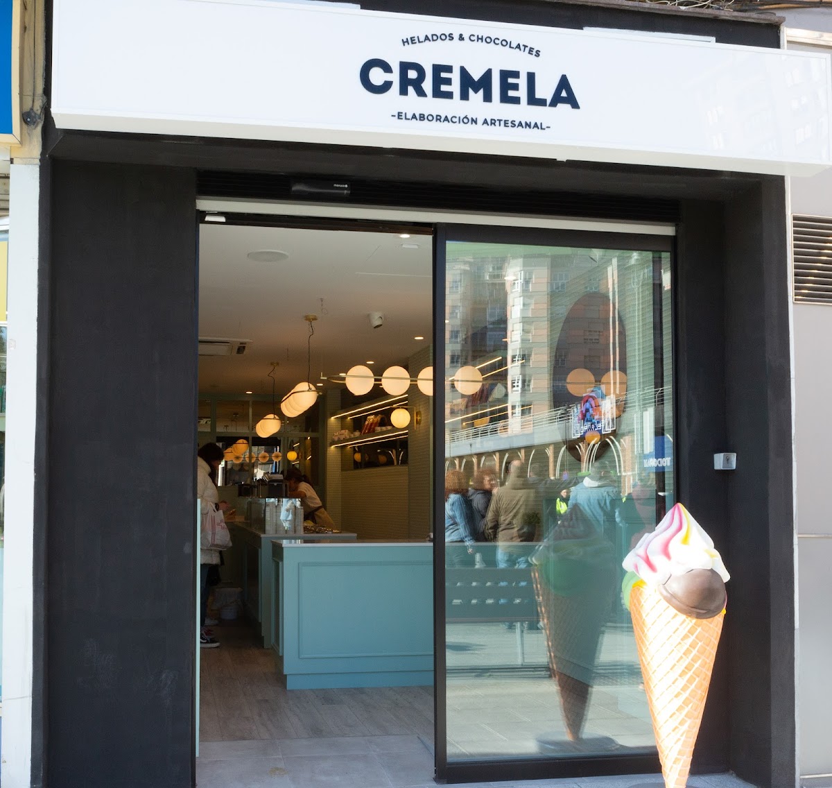 Cremela Helados Y Chocolates