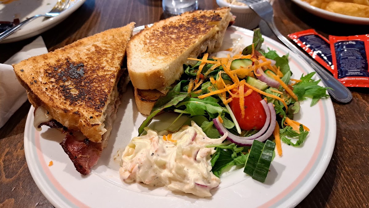 Crossbow Cafe & Grill Photos 9