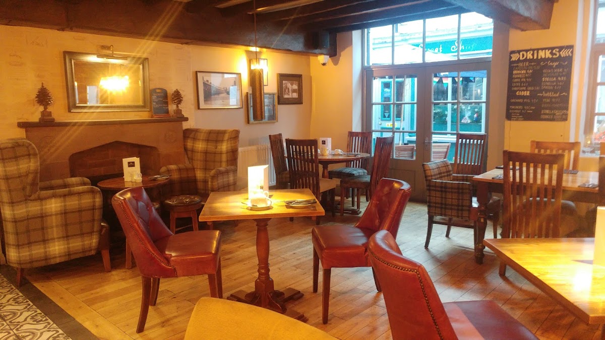 Crown Bar & Grill