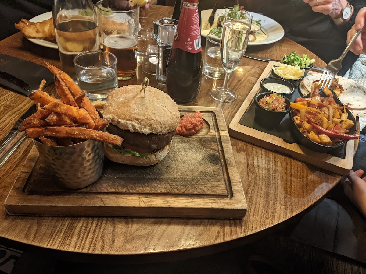 Crown Bar & Grill Photos 2