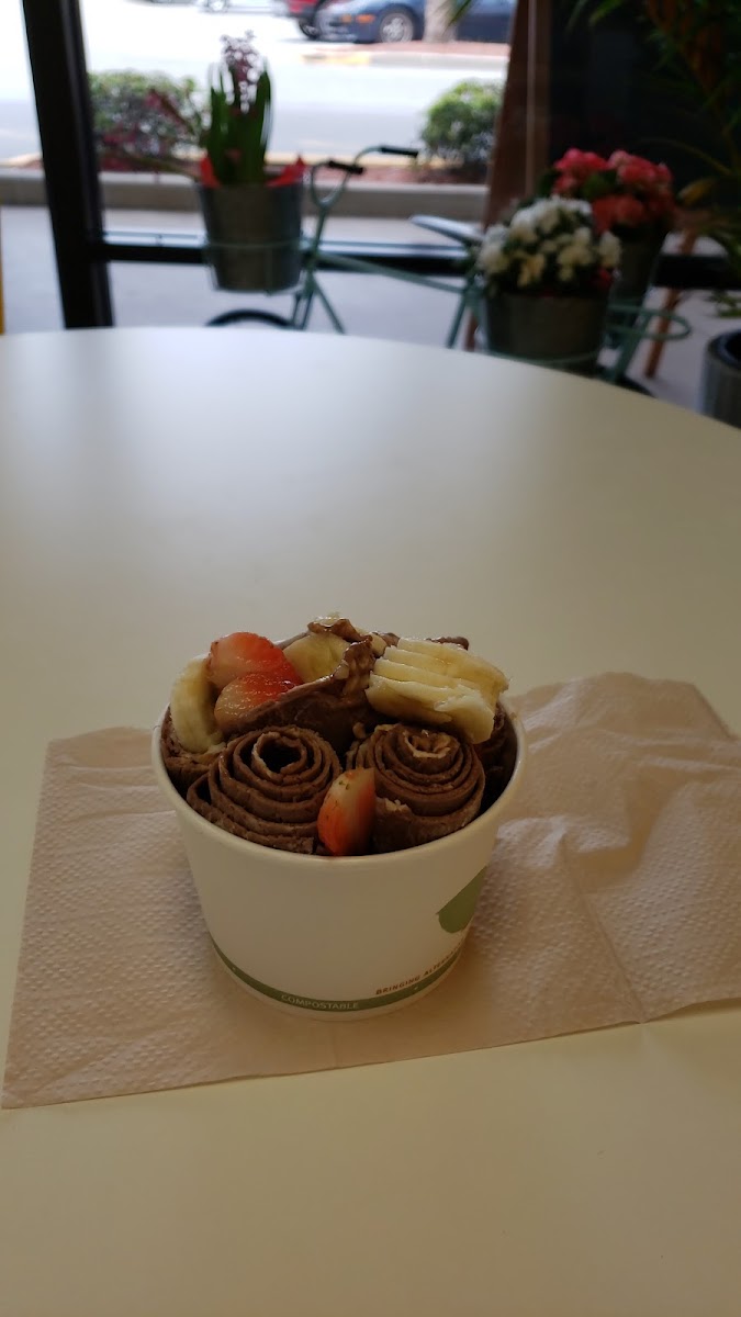 Curly Cream Rolled Icecream Photos 9
