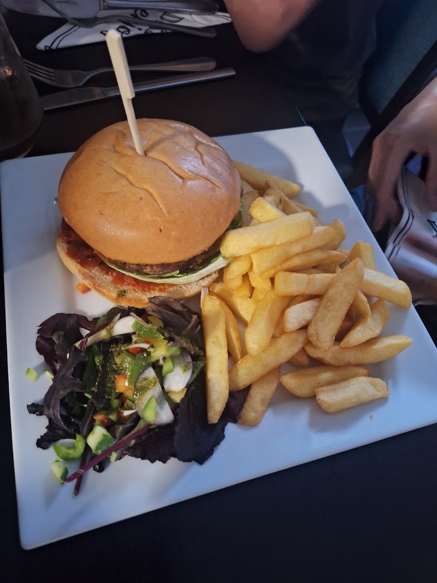 Danny's Bar Restaurant & Accomodation